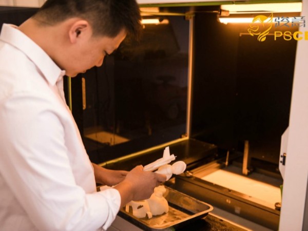 一款塑料玩具定制生产需要多少钱？